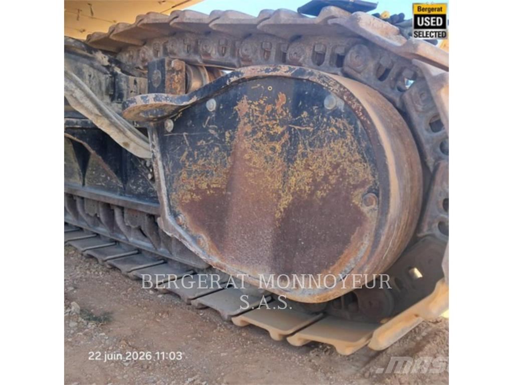 CAT 374F حفارات زحافة
