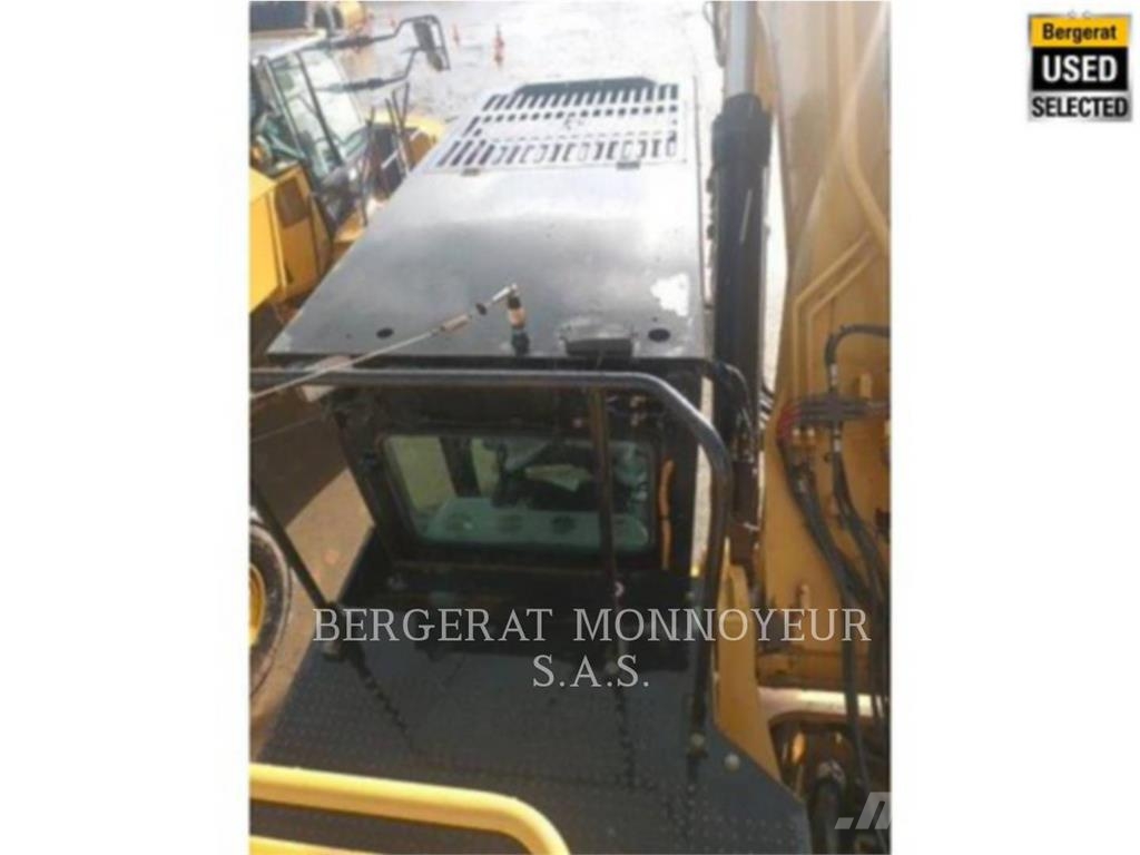 CAT 374F Pelle sur chenilles