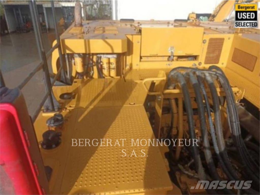 CAT 374F Pelle sur chenilles