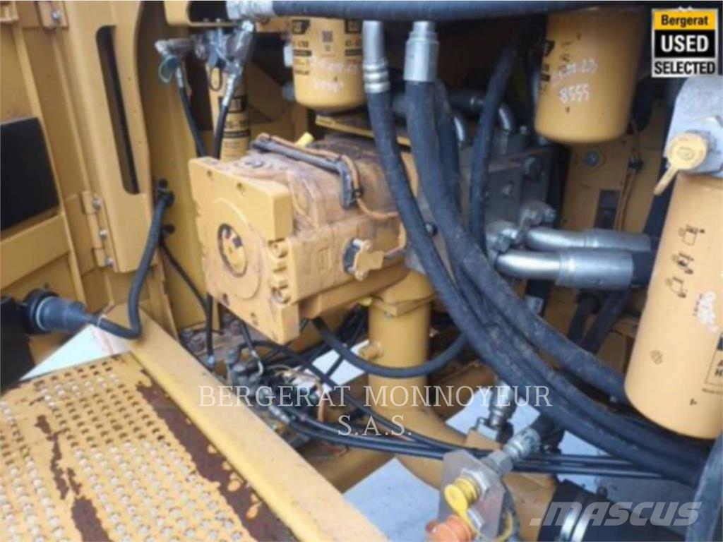 CAT 374F Pelle sur chenilles