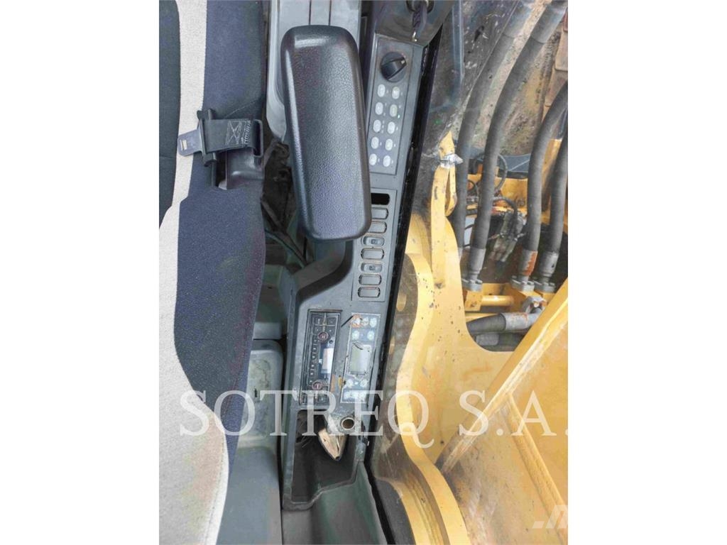 CAT 374FL 履带挖掘机