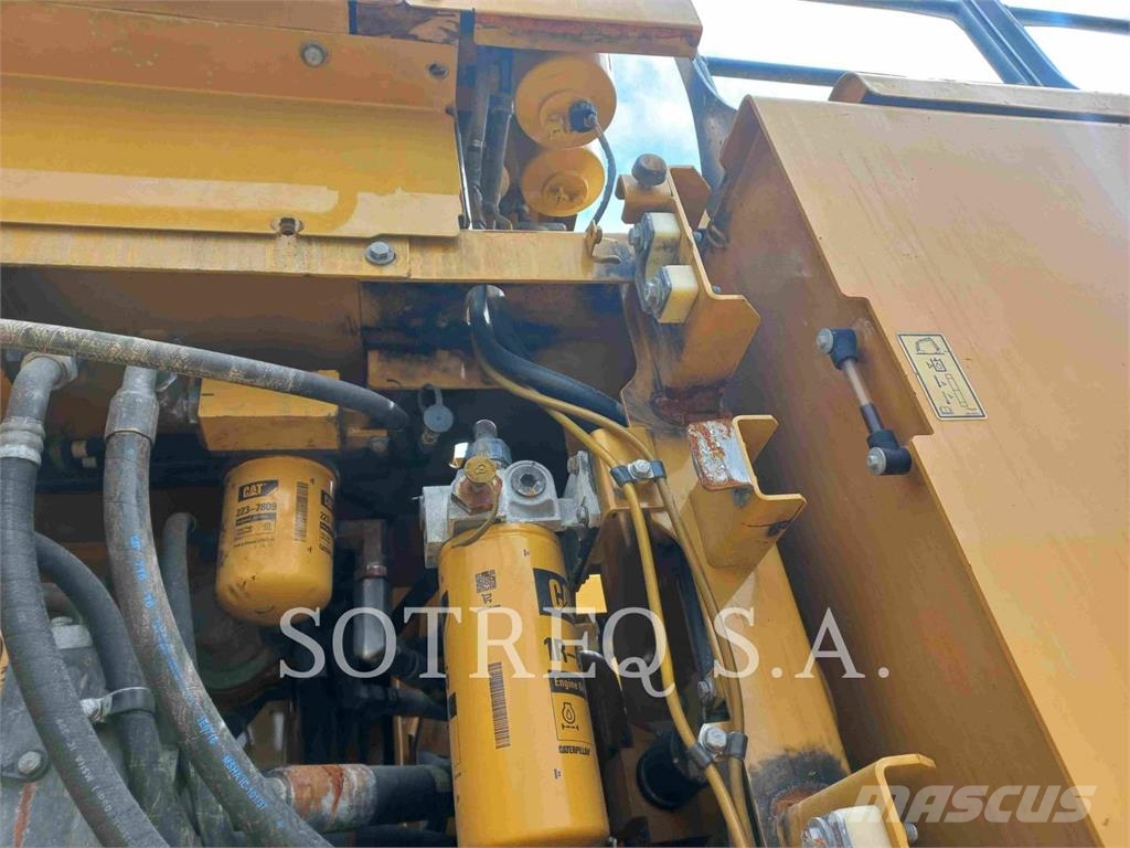 CAT 374FL 履带挖掘机