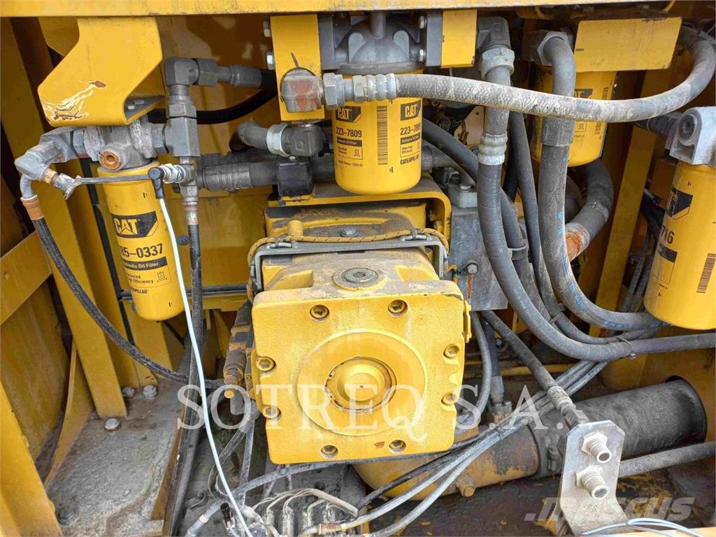 CAT 374FL 履带挖掘机