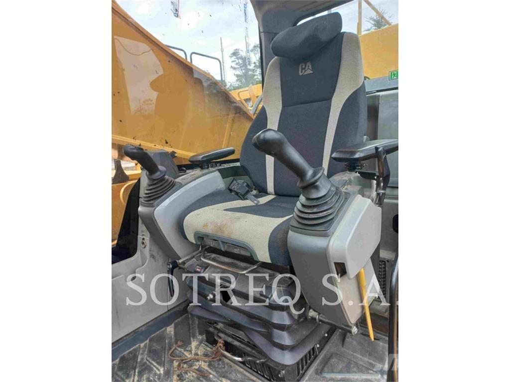 CAT 374FL 履带挖掘机