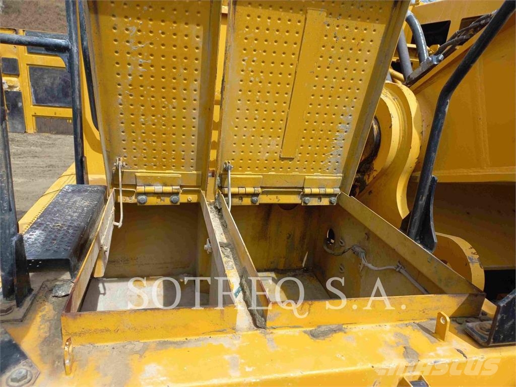 CAT 374FL 履带挖掘机