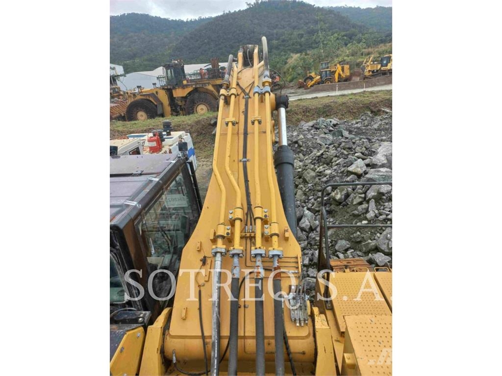 CAT 374FL 履带挖掘机