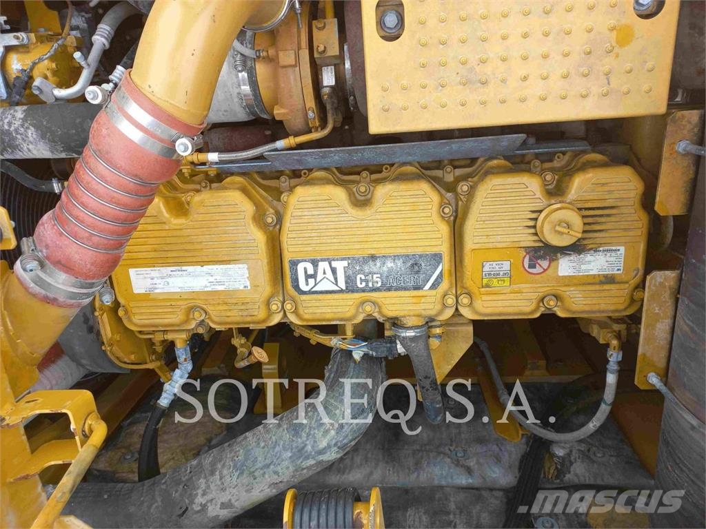 CAT 374FL 履带挖掘机