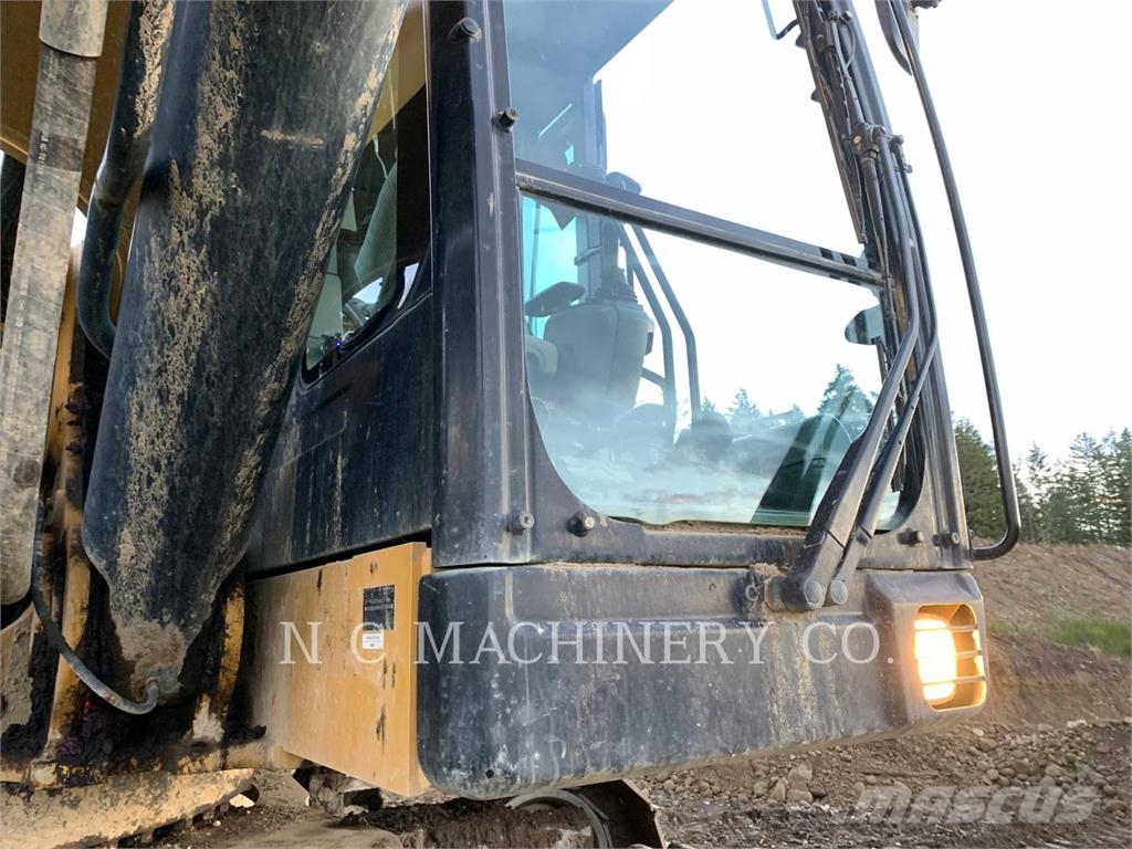 CAT 390F حفارات زحافة