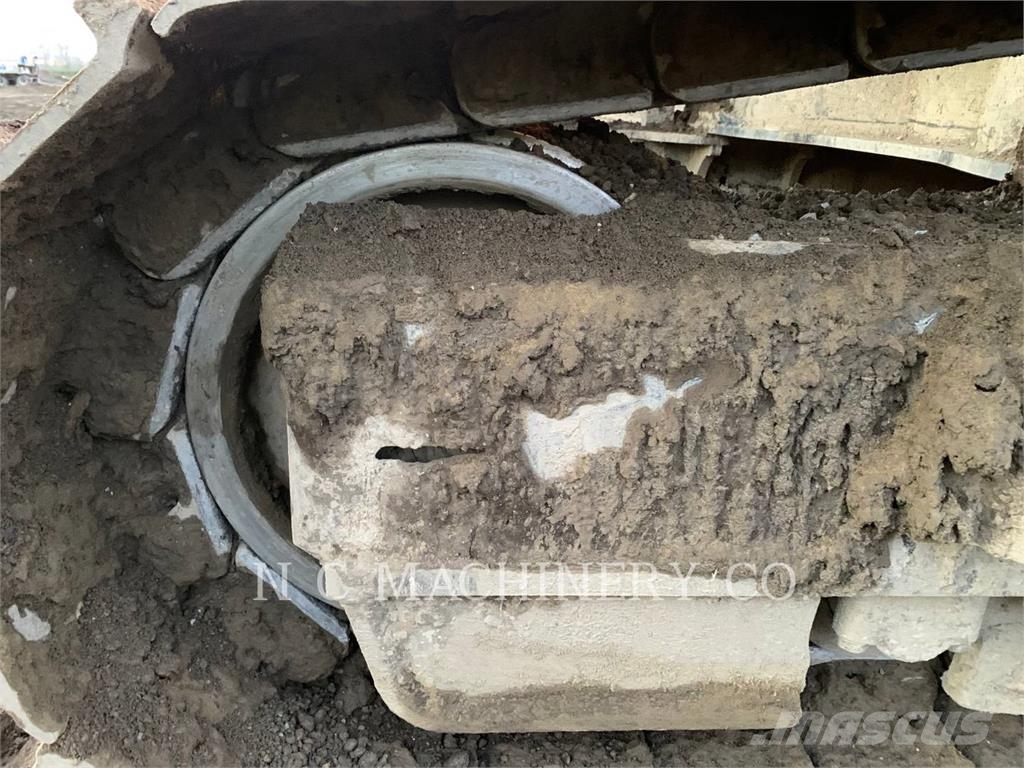 CAT 390F حفارات زحافة