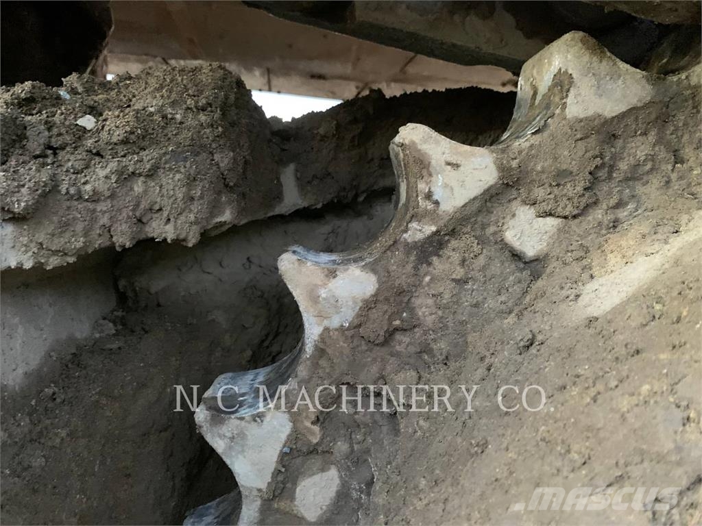 CAT 390F حفارات زحافة