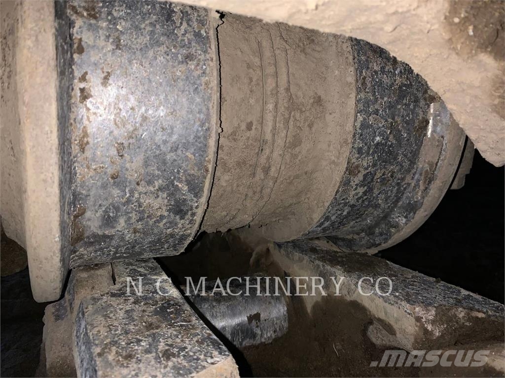 CAT 390F حفارات زحافة