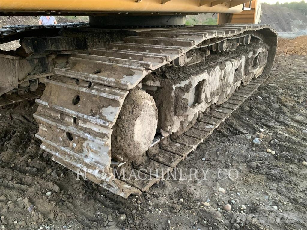 CAT 390F حفارات زحافة