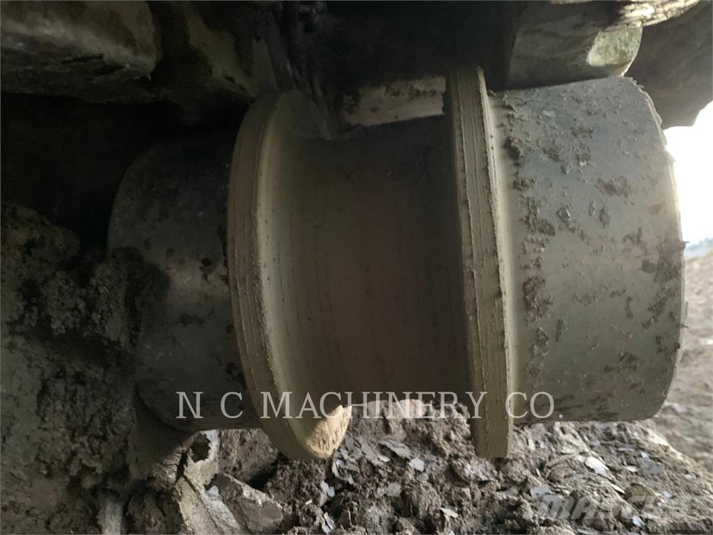CAT 390F حفارات زحافة