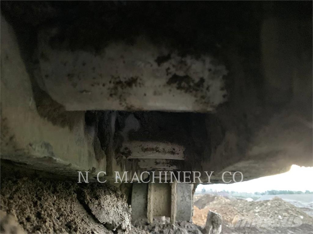CAT 390F حفارات زحافة
