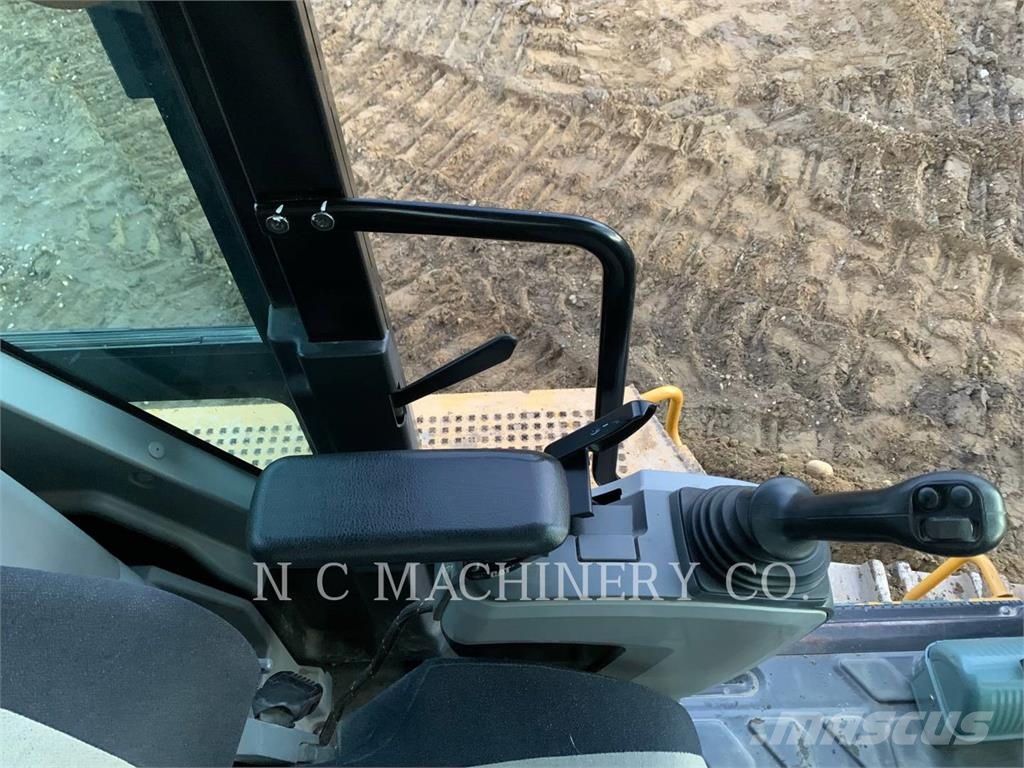CAT 390F حفارات زحافة