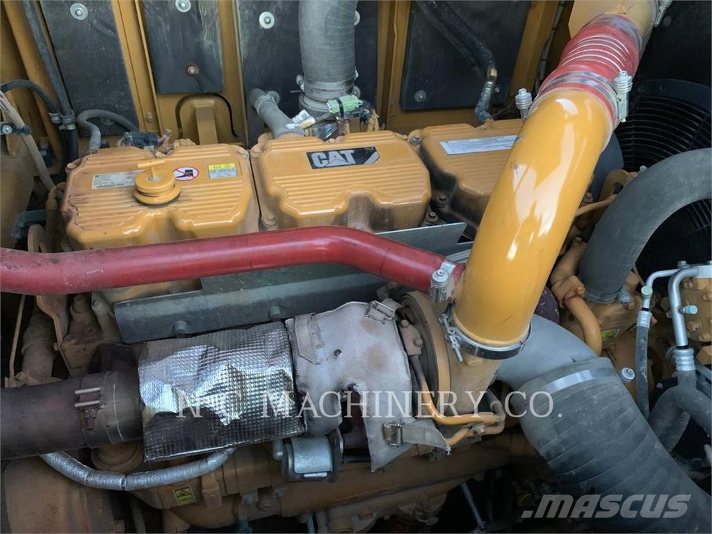 CAT 390F حفارات زحافة