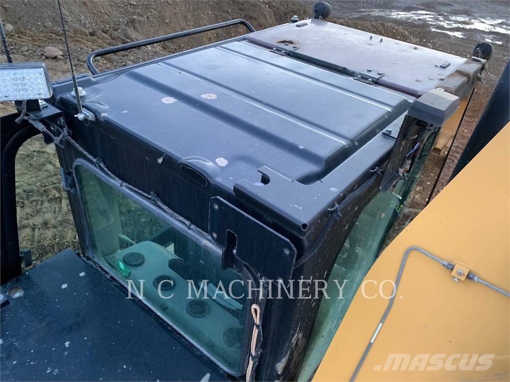 CAT 390F حفارات زحافة