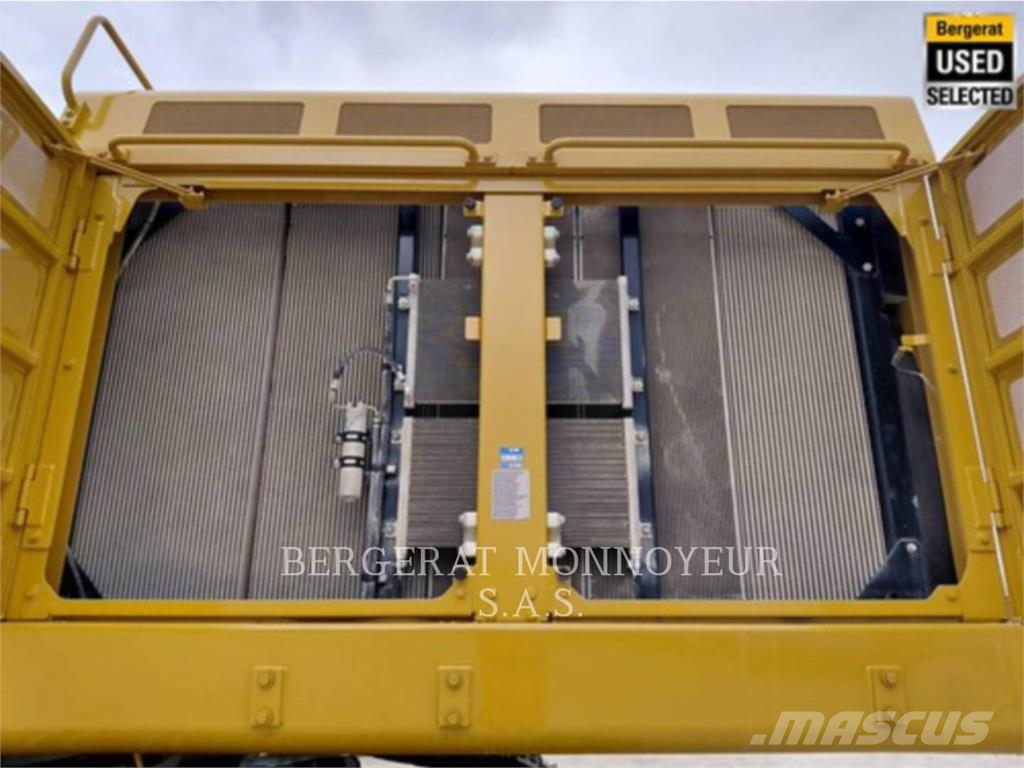 CAT 390F حفارات زحافة