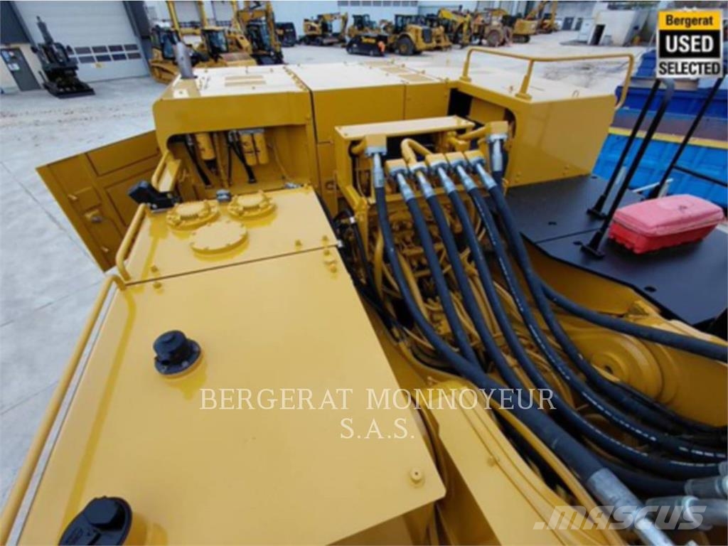CAT 390F حفارات زحافة