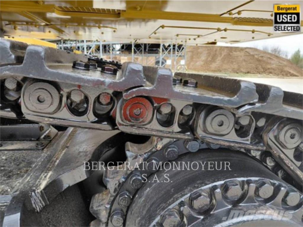 CAT 390F حفارات زحافة