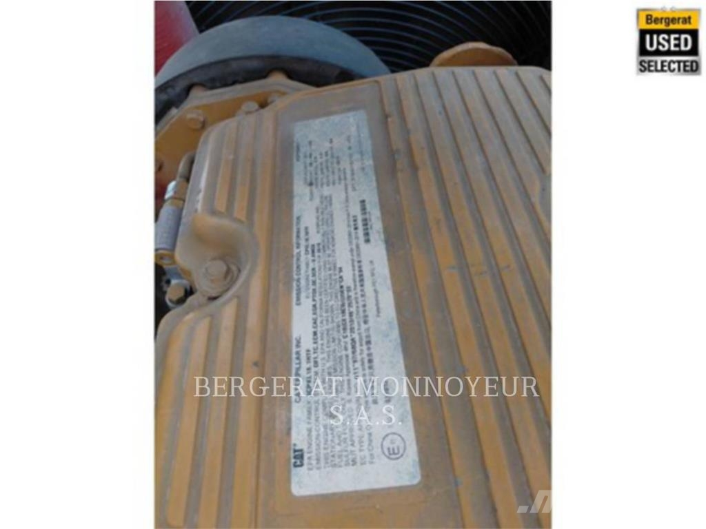 CAT 390F حفارات زحافة