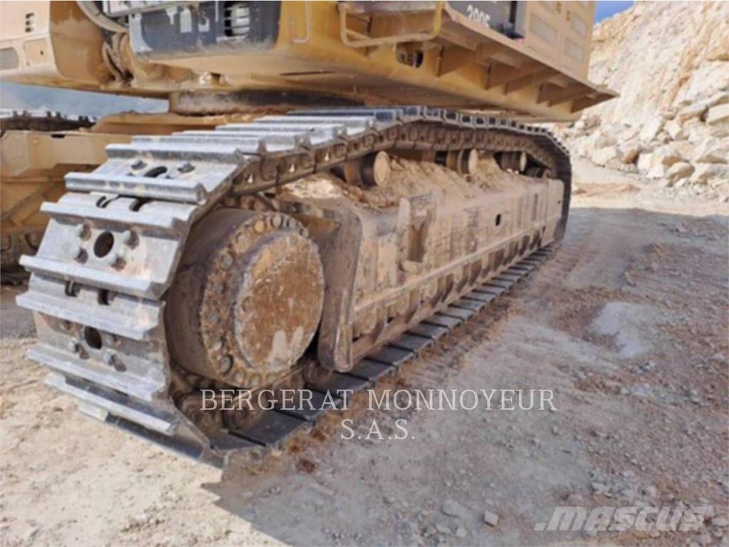 CAT 390F حفارات زحافة