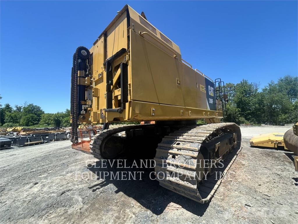 CAT 390F Bandgrävare