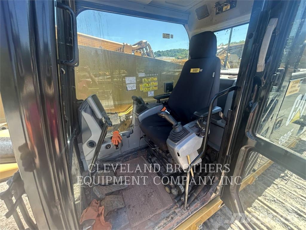 CAT 390F Bandgrävare