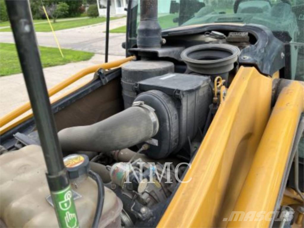 CAT 414E Rataslaadurid