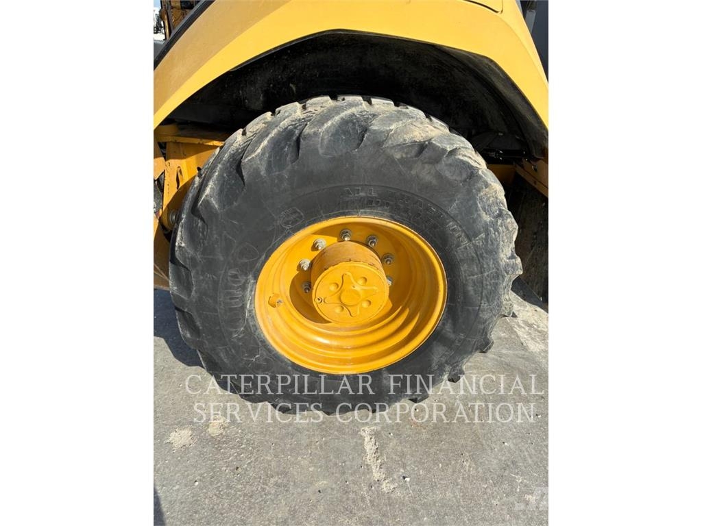 CAT 420-07 لوادر ذات جرافات عكسية
