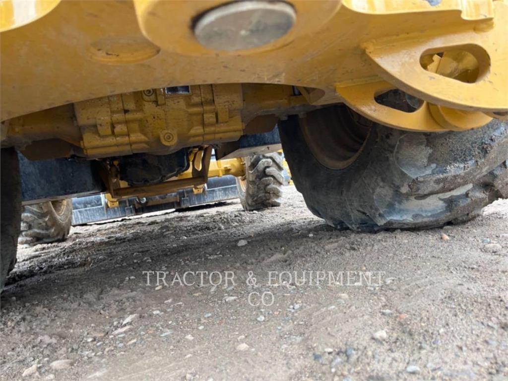 CAT 420 XE لوادر ذات جرافات عكسية