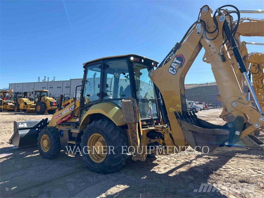 CAT 42007 Ekskavaatorlaadurid