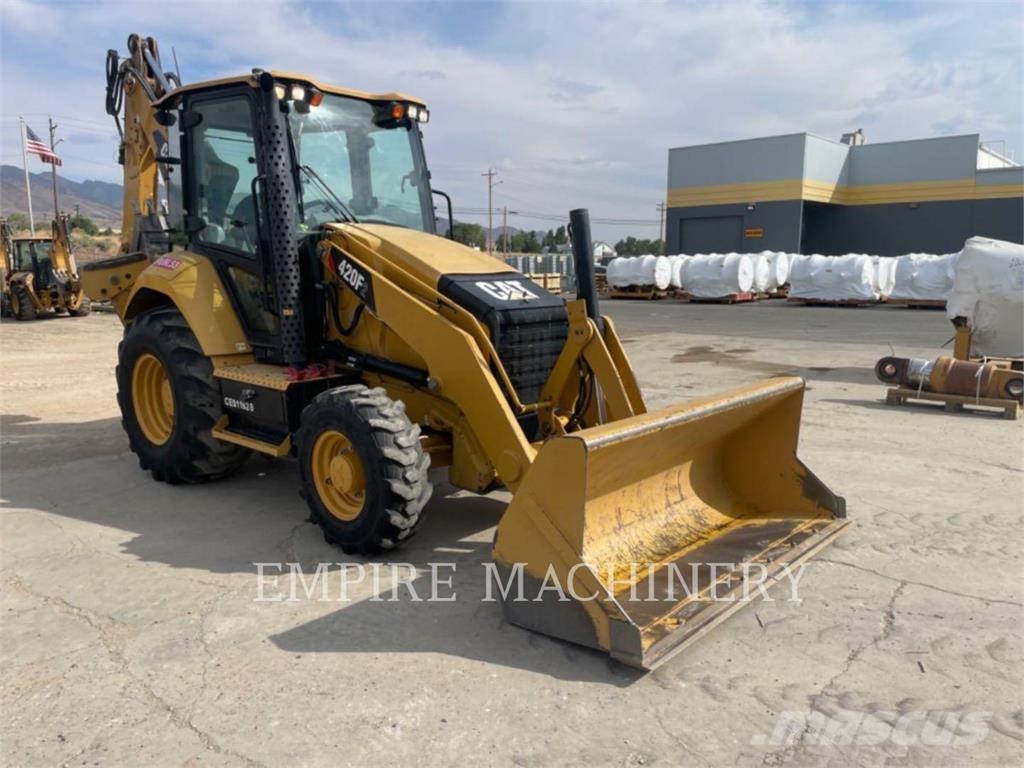 CAT 420F2G4EC لوادر ذات جرافات عكسية