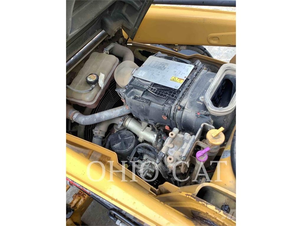 CAT 420F2ST لوادر ذات جرافات عكسية