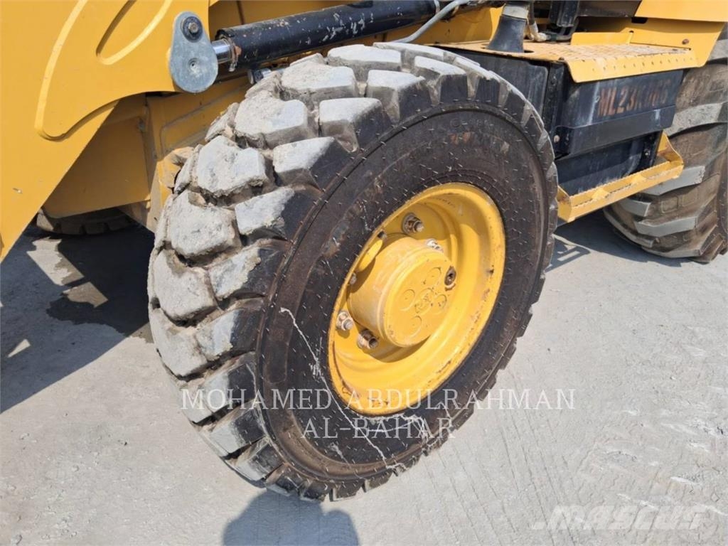 CAT 426-07LRC Товарач със заден ексватор