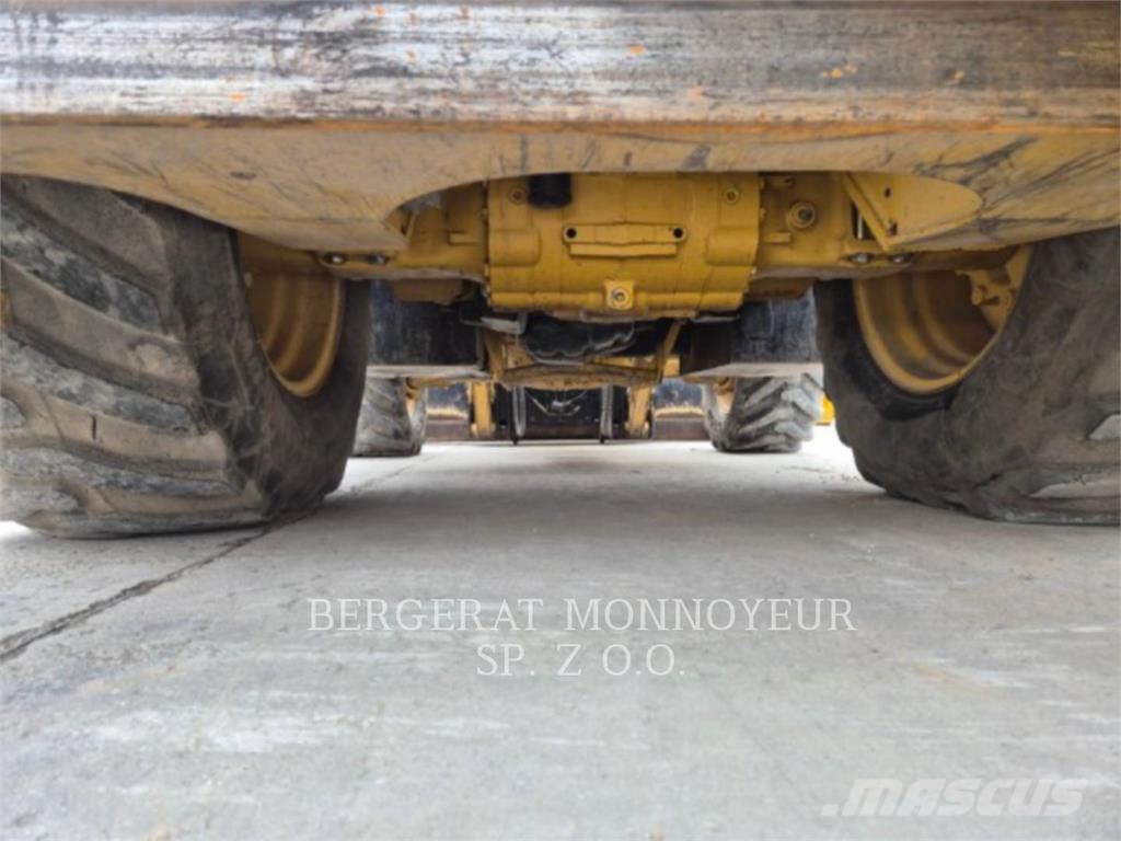 CAT 432F2 Terne