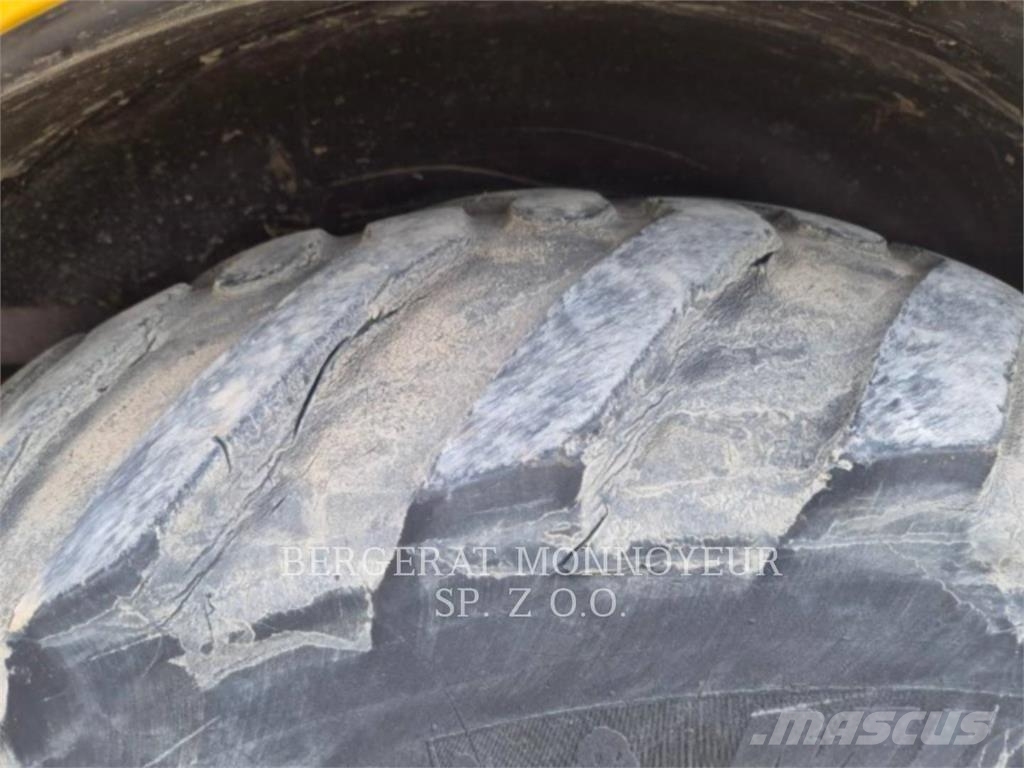 CAT 432F2 Terne
