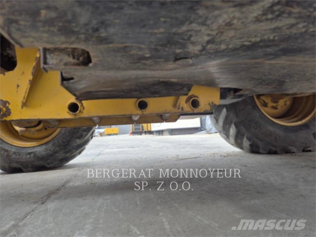 CAT 432F2 Terne