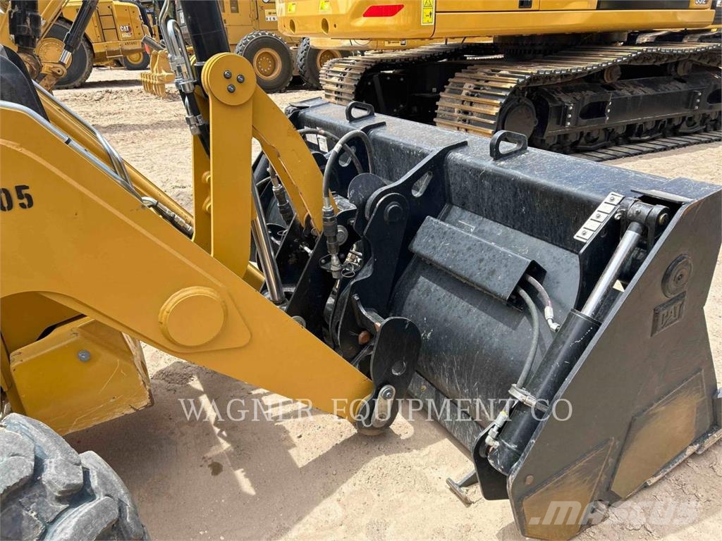 CAT 440 لوادر ذات جرافات عكسية