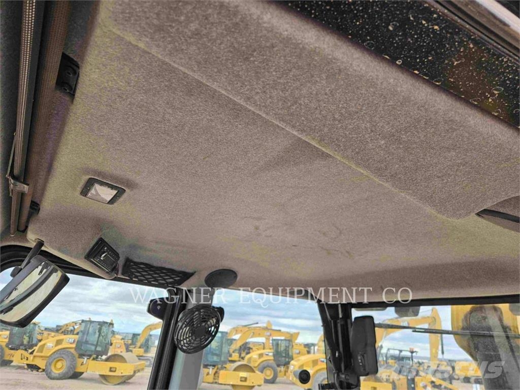 CAT 440 反鏟裝載機