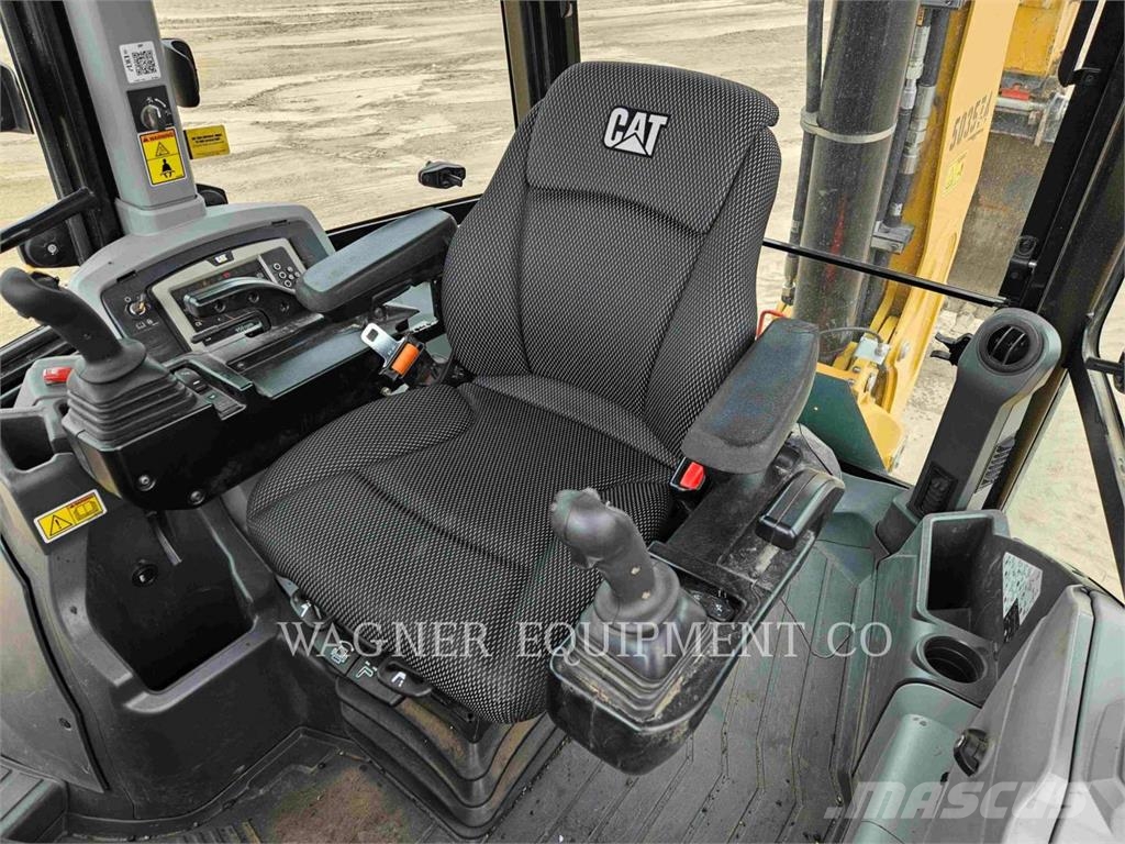 CAT 440 反鏟裝載機