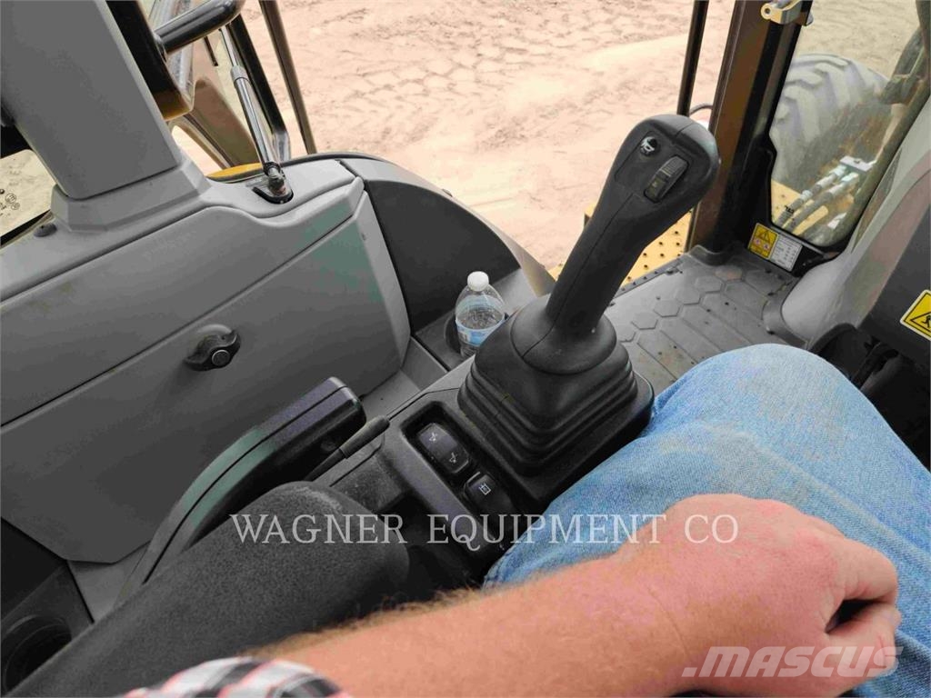 CAT 440 反鏟裝載機