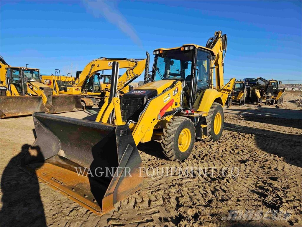 CAT 440 Rovokopači