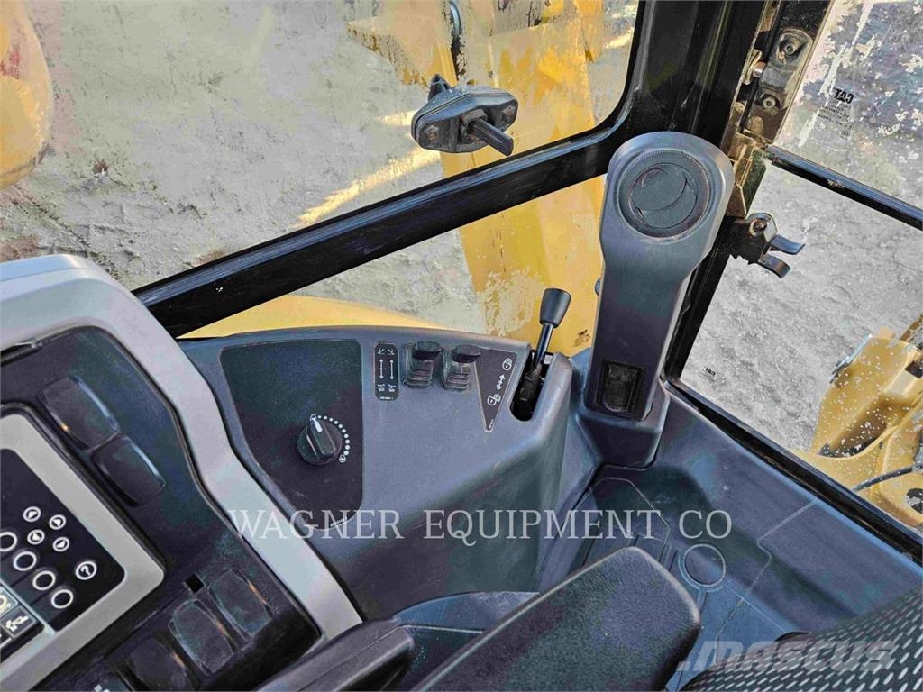 CAT 440 Rovokopači