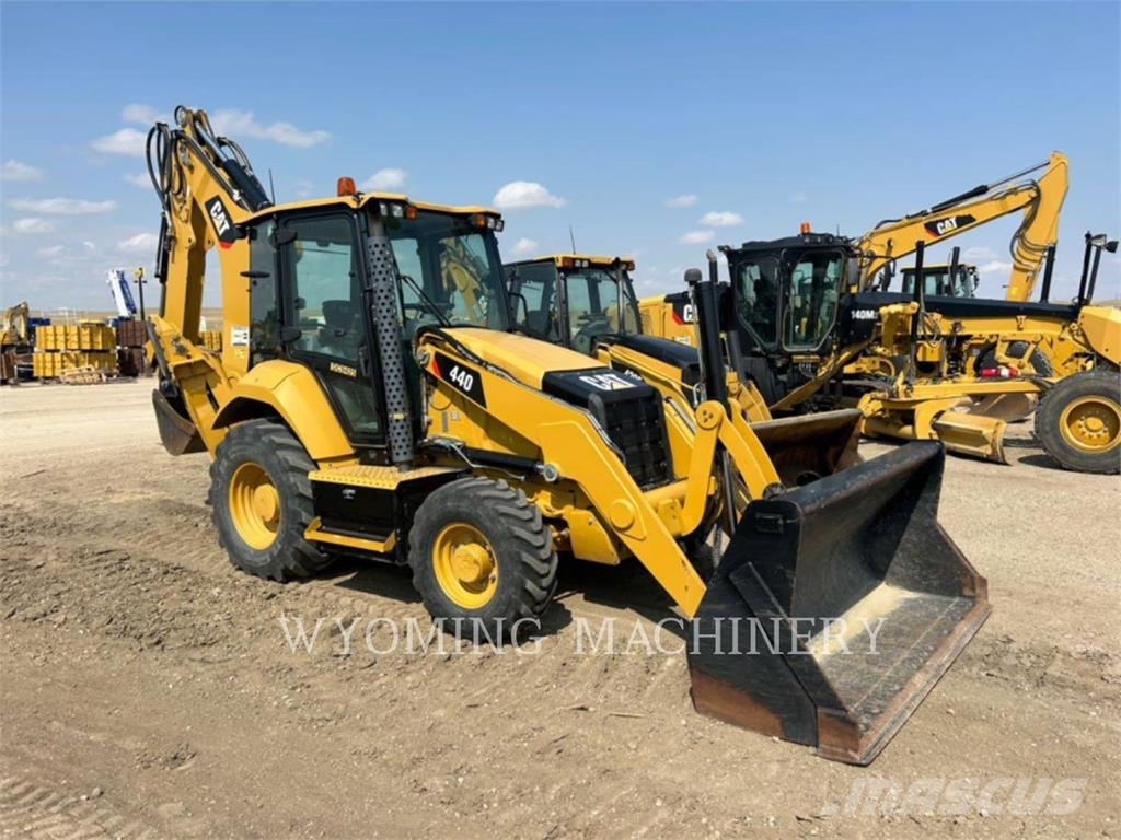 CAT 440 Retrocargadoras