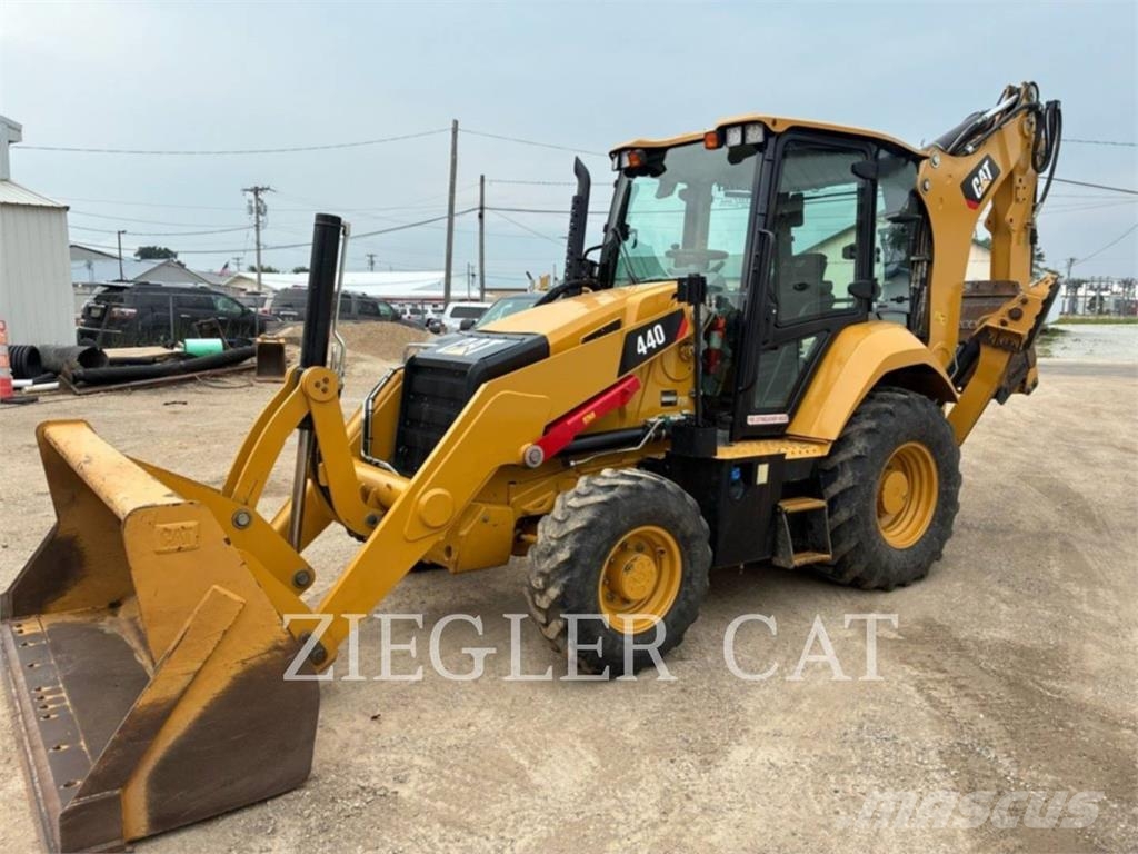 CAT 440 Εκσκαφείς Φορτωτές τύπου JCB