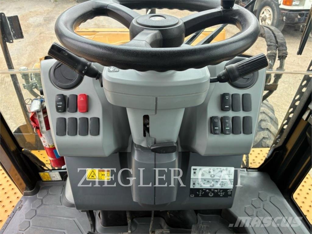 CAT 440 Εκσκαφείς Φορτωτές τύπου JCB