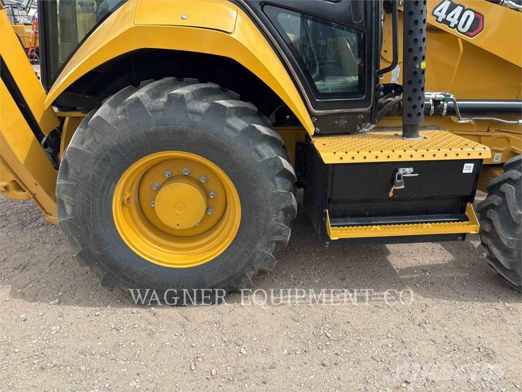 CAT 440 Baggerlader