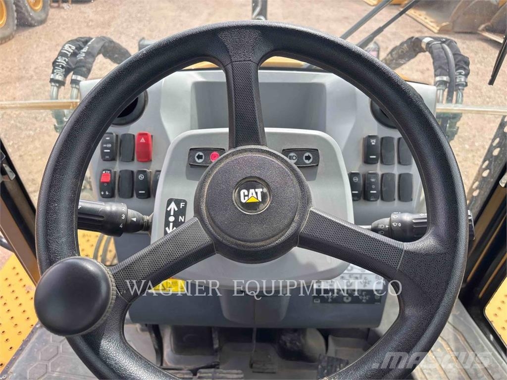 CAT 440 Baggerlader