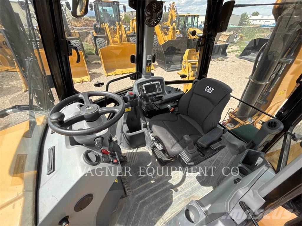 CAT 440 Baggerlader